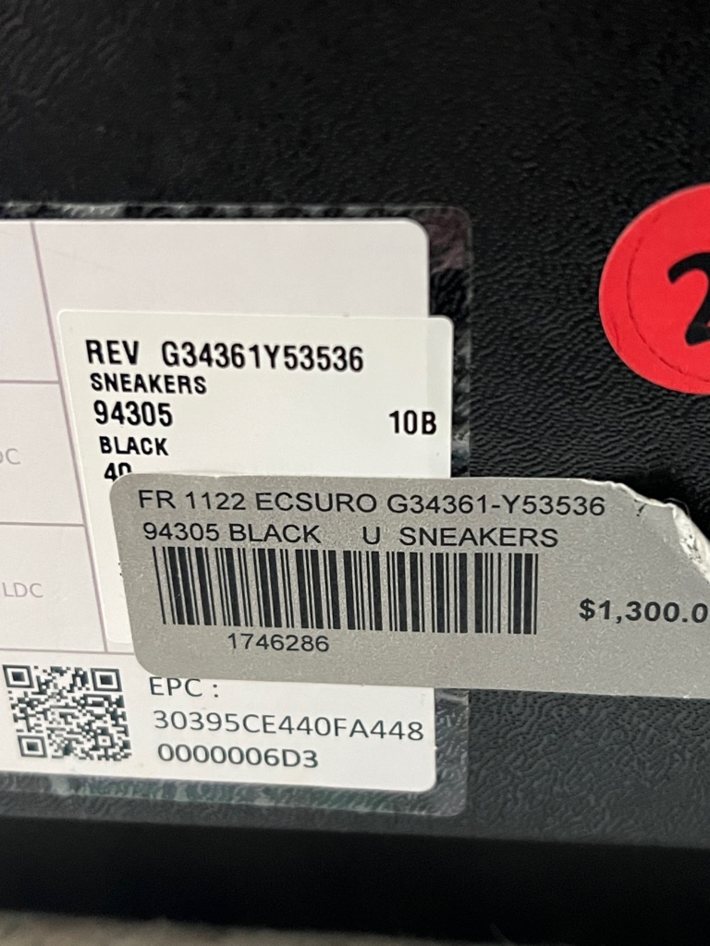 CHANEL Black unisex  Low-Top CC Emblem Sneakers - Picture 7 of 9